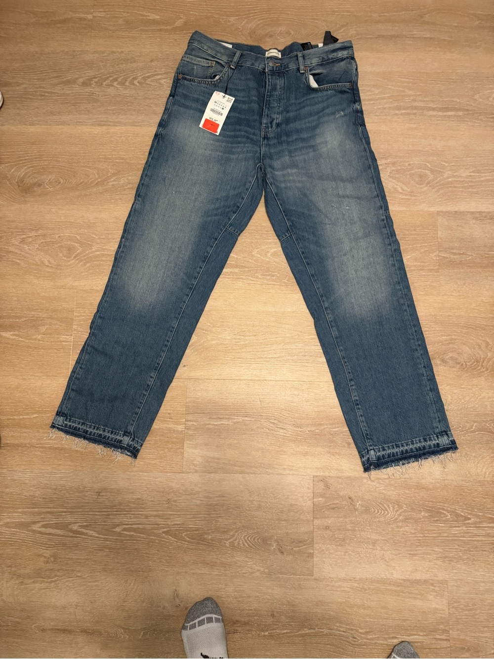 Zara men’s Blue Denim Jeans - Relaxed Fit // NWT! Size 34